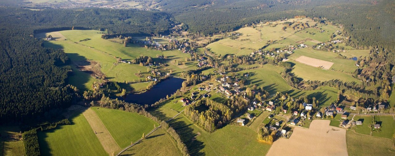 Letecký snímek na obec Křižánky